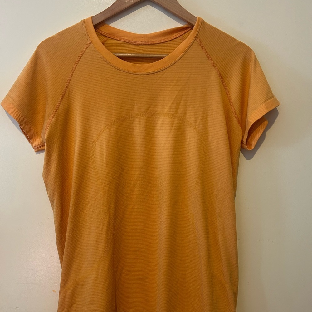 SOLD 🥭Lululemon Swiftly Tech short sleeve shirt 2.0 in Mango dream🥭